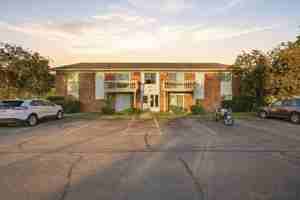 featured image of 825 S Grand Ave