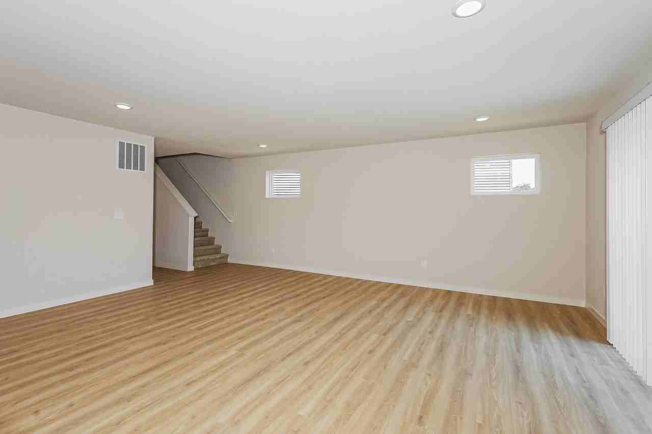 8191 Crestbrook Ct - Photo 3 of 31