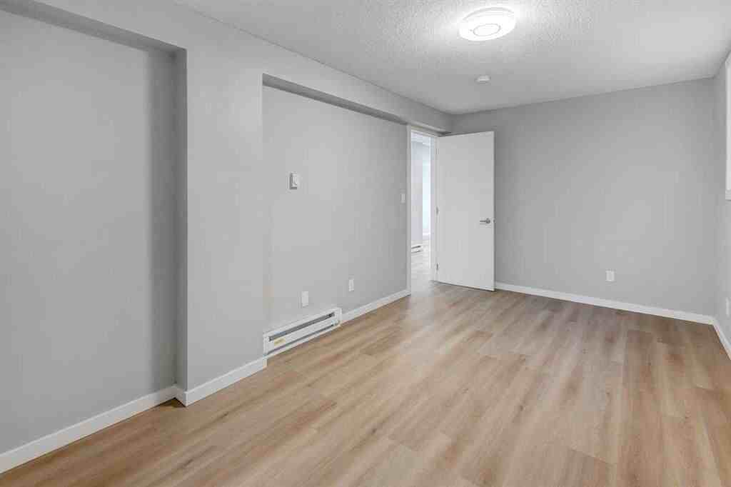 4216 Dalhousie Dr Nw - Photo 5 of 11
