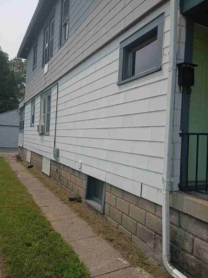 1534 E Broadway St #UPP - Photo 3 of 15