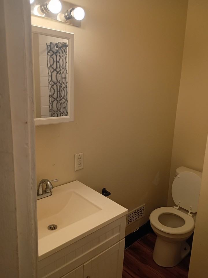 1534 E Broadway St #UPP - Photo 6 of 15