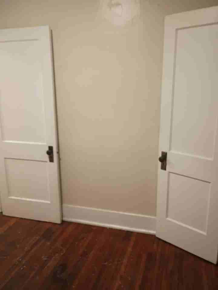 1534 E Broadway St #UPP - Photo 7 of 15