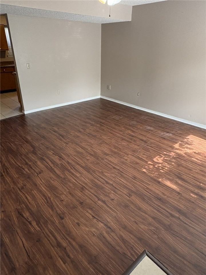 1057 W Eagle St - Photo 6 of 7