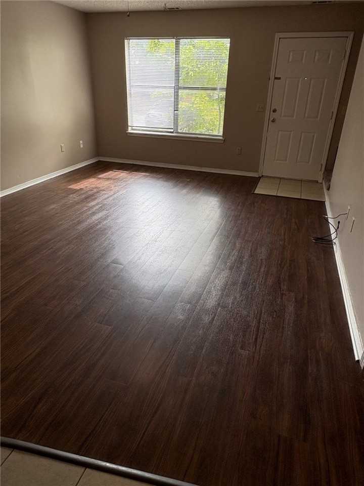 1057 W Eagle St - Photo 7 of 7