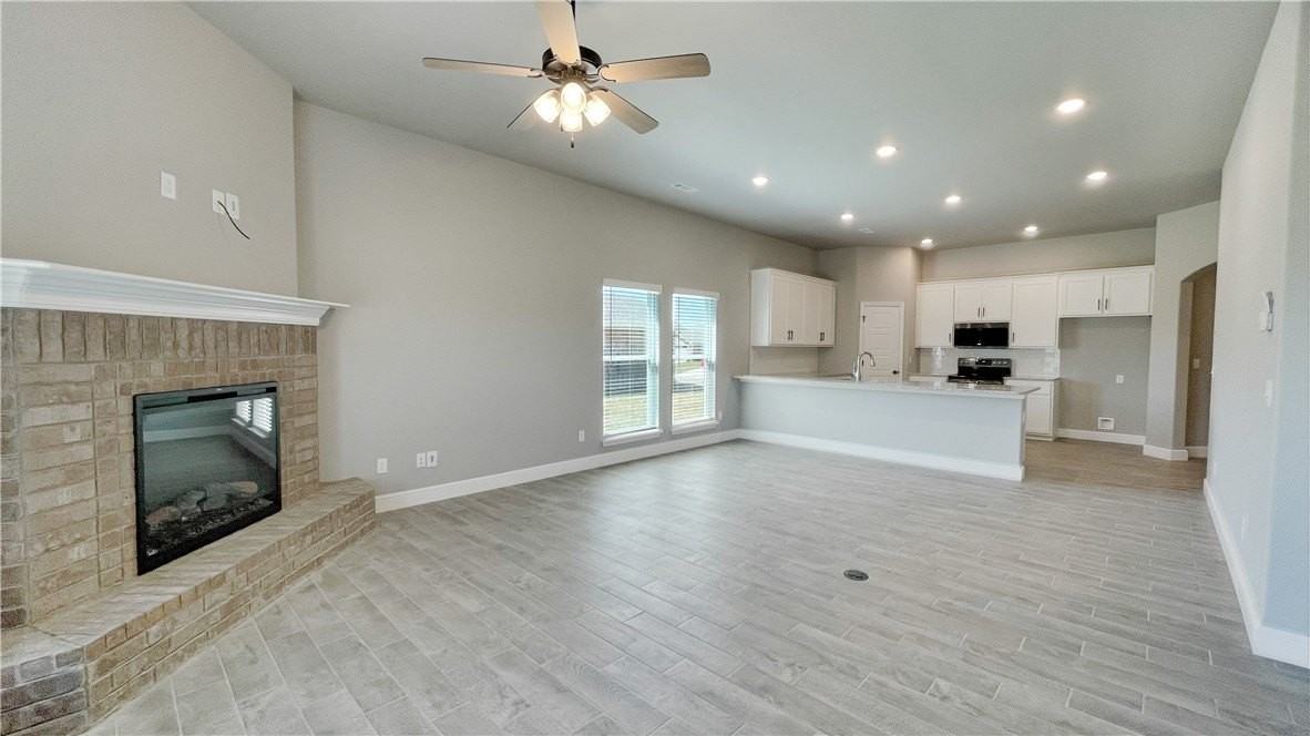 300 Oak Ave - Photo 6 of 27