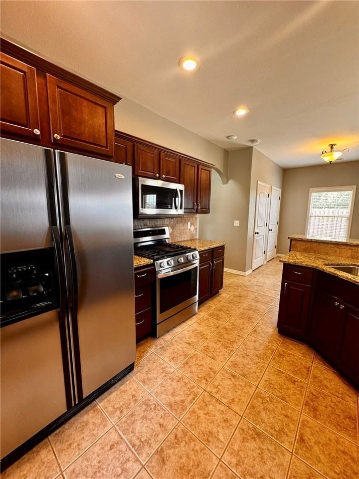 6108 S 39th Pl - Photo 7 of 26