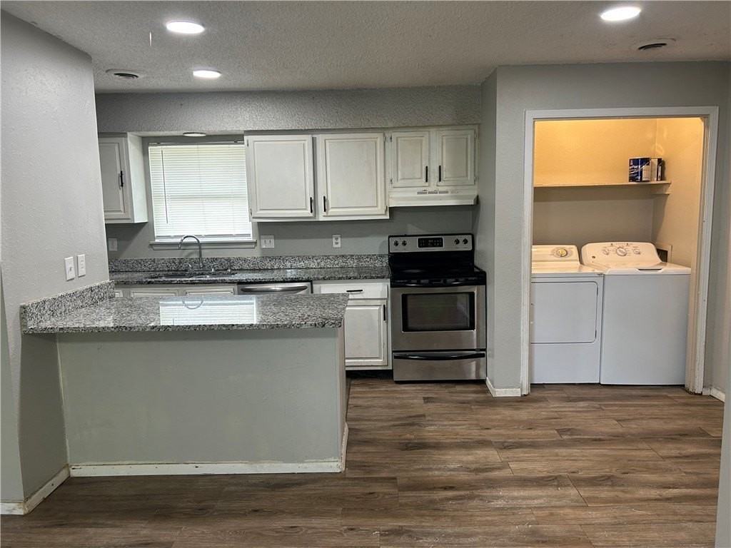 1602 Juniper Cir #D - Photo 2 of 9