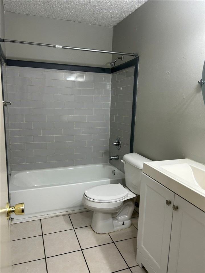 1602 Juniper Cir #D - Photo 4 of 9