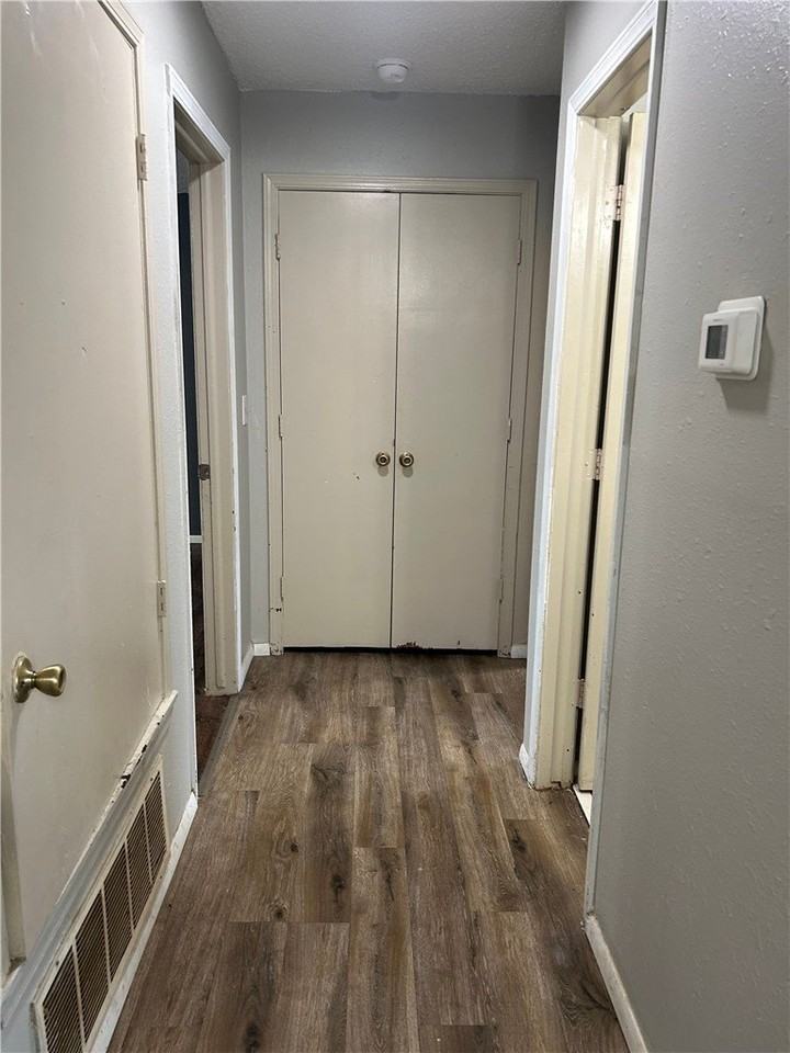 1602 Juniper Cir #D - Photo 5 of 9