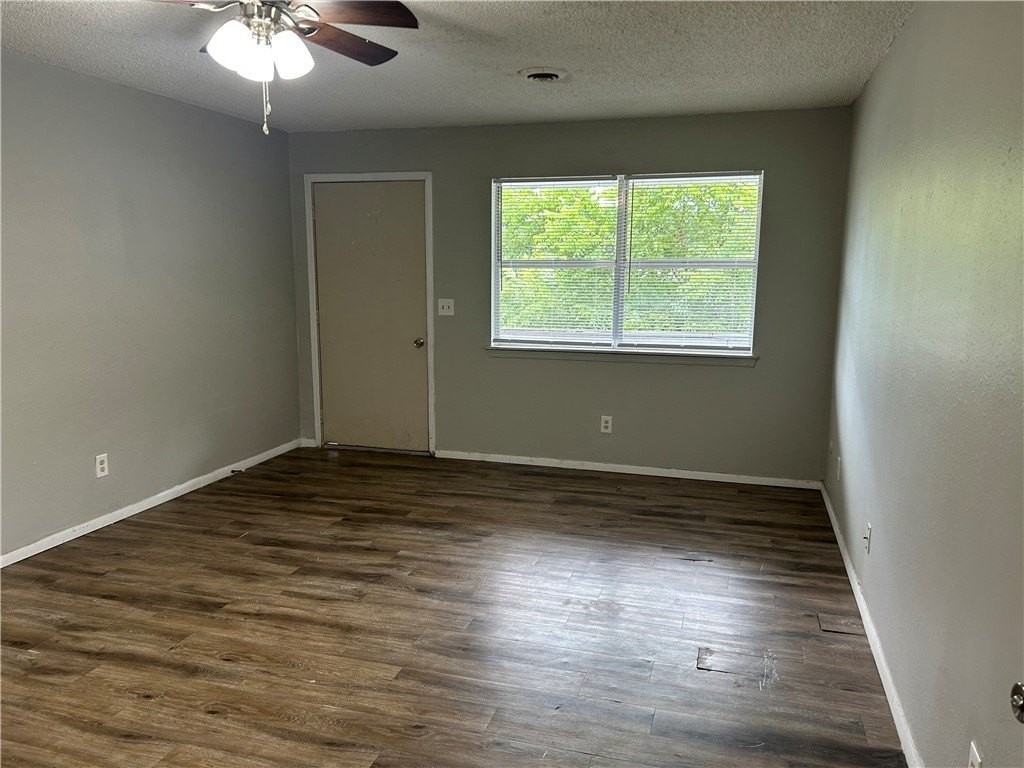1602 Juniper Cir #D - Photo 6 of 9