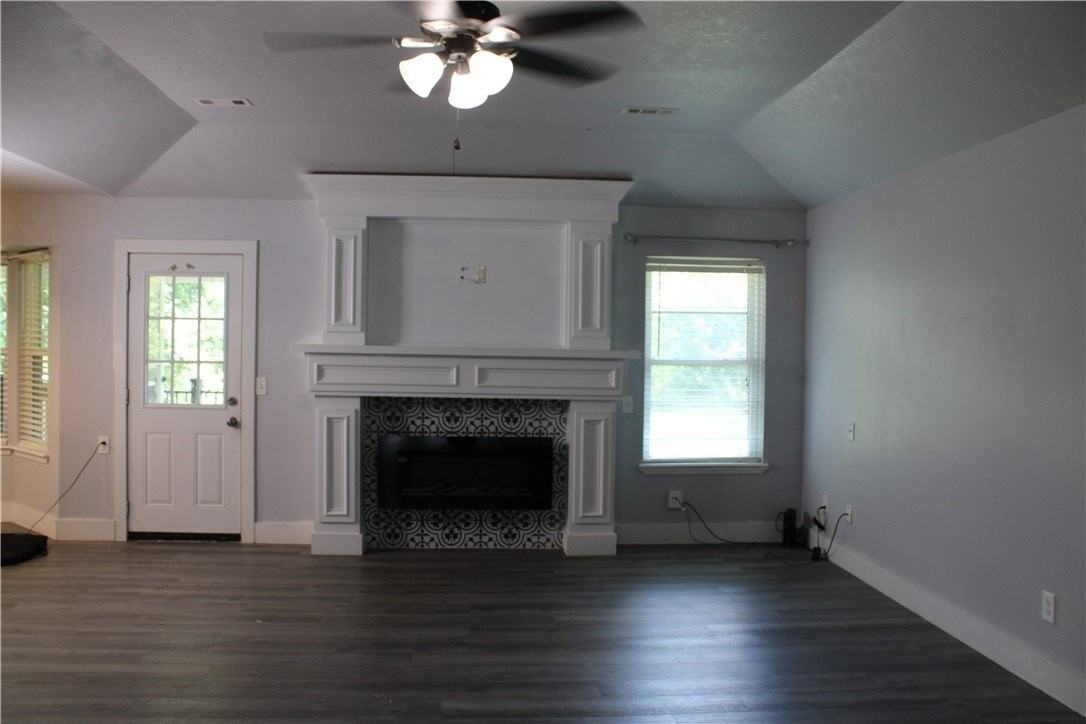 5475 Walden St - Photo 4 of 23