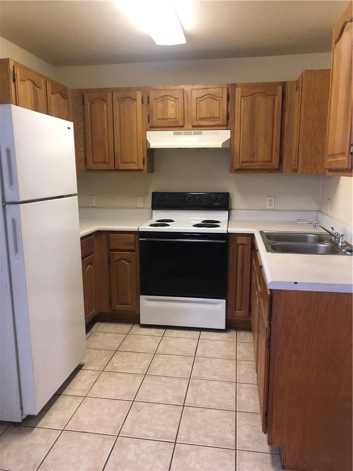 1205 N Oakland Ave #4 - Photo 2 of 6