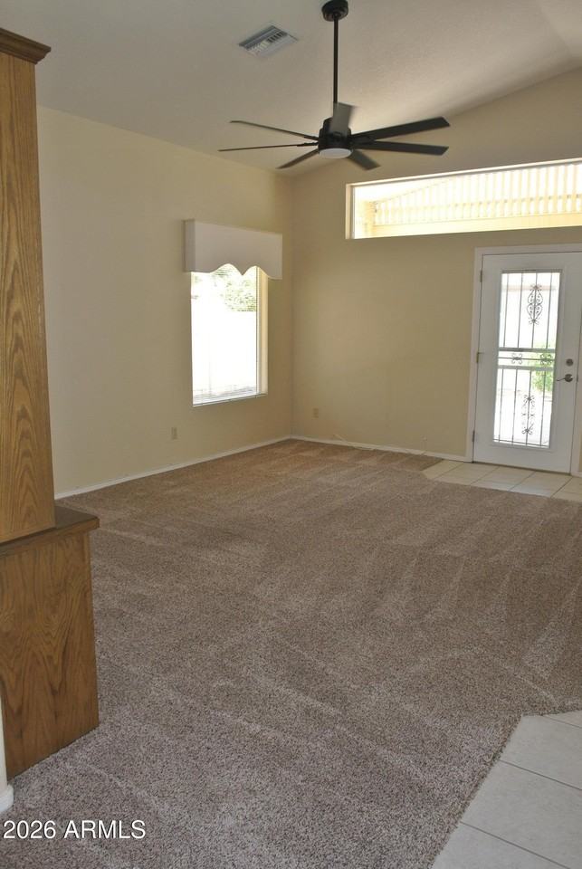 10622 W Mohawk Ln - Photo 5 of 32