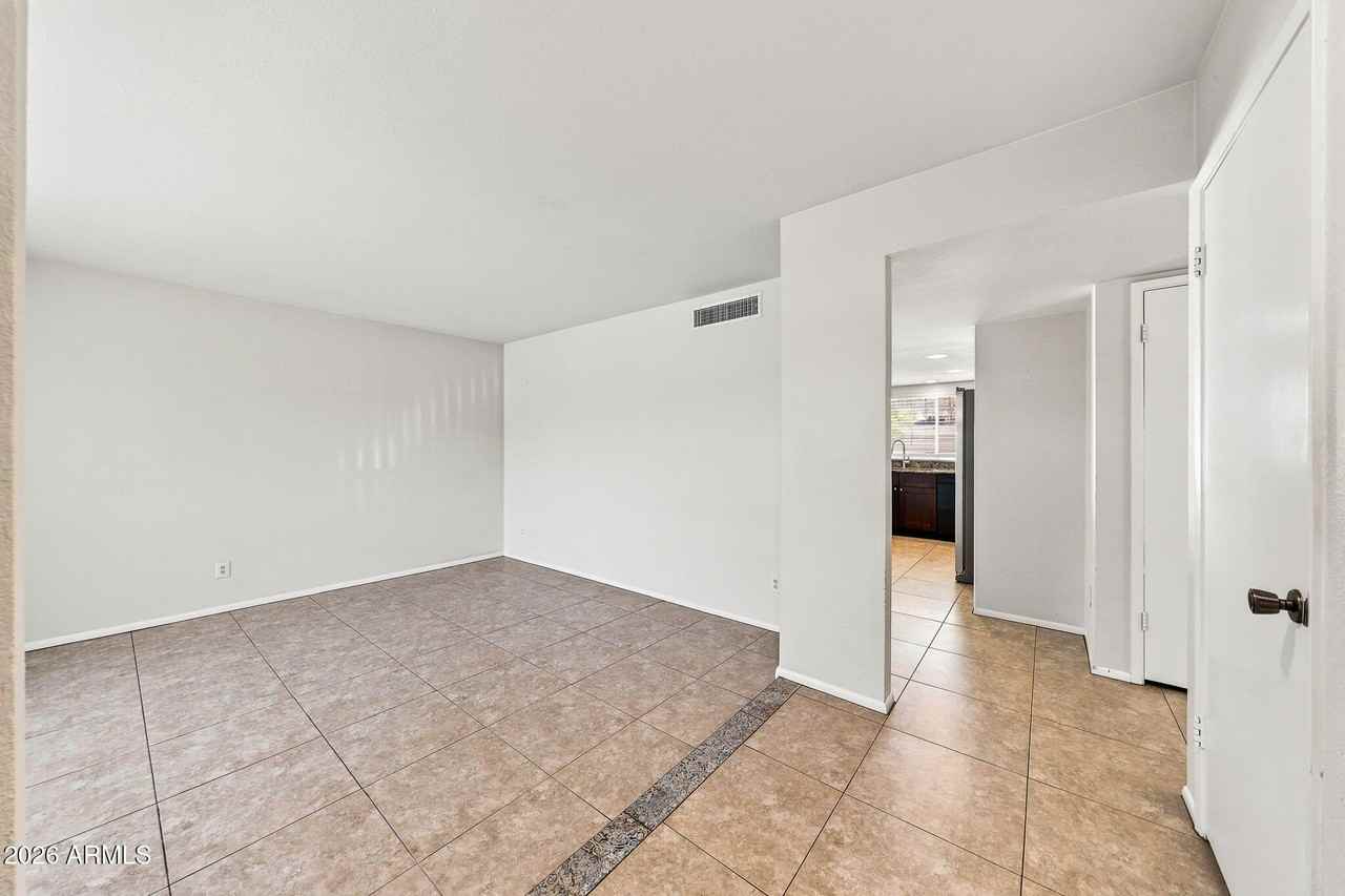 212 E Eugie Ave - Photo 2 of 20