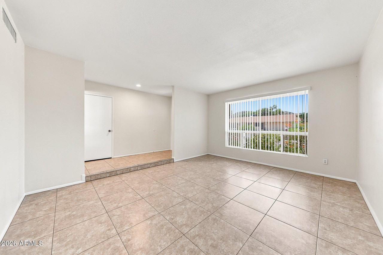 212 E Eugie Ave - Photo 3 of 20