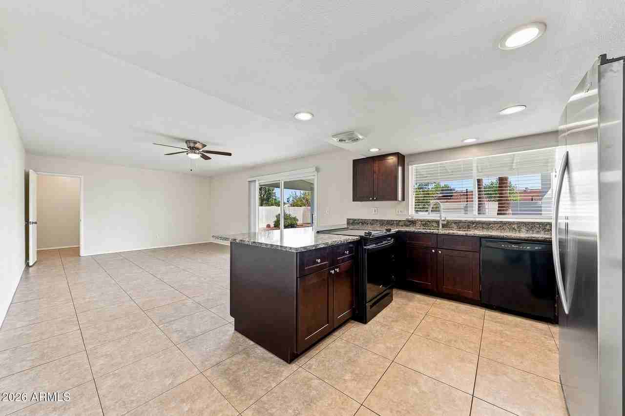 212 E Eugie Ave - Photo 4 of 20