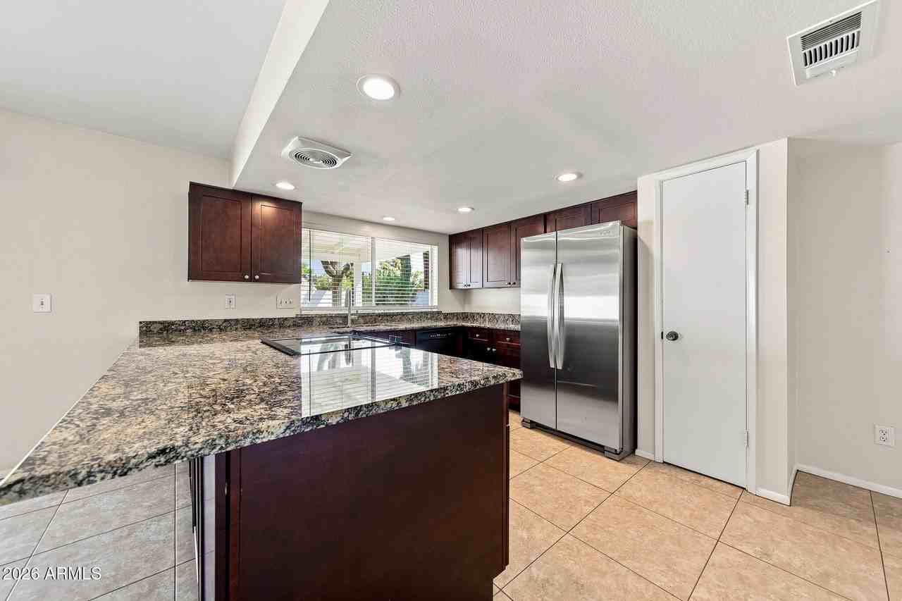 212 E Eugie Ave - Photo 5 of 20