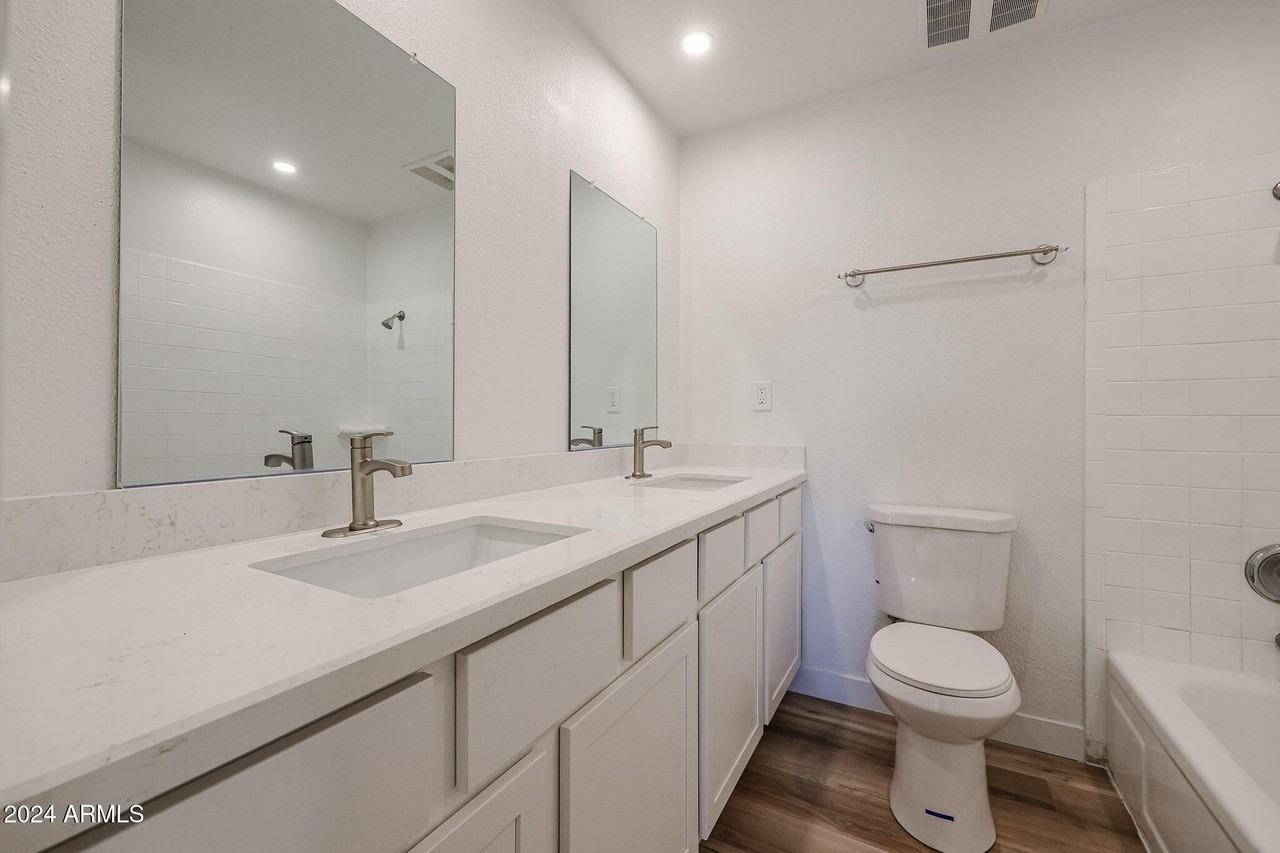 4352 E Grovers Ave - Photo 6 of 15