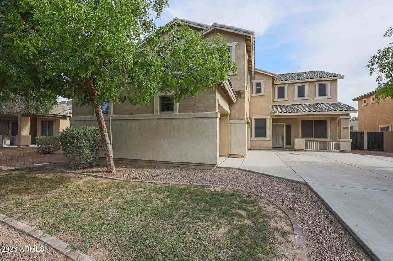 16205 W Gibson Ln - Photo 4 of 49