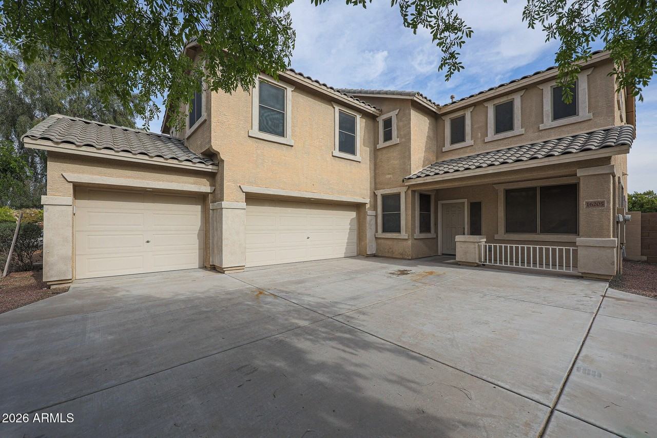 16205 W Gibson Ln - Photo 6 of 49