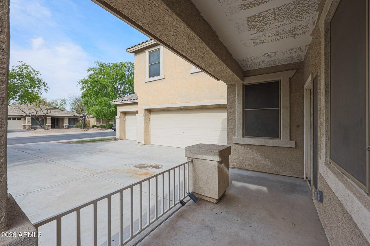 16205 W Gibson Ln - Photo 7 of 49