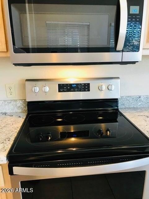 7427 W Crest Ln - Photo 3 of 13