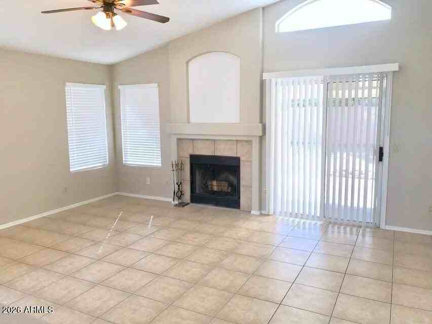 7427 W Crest Ln - Photo 4 of 13
