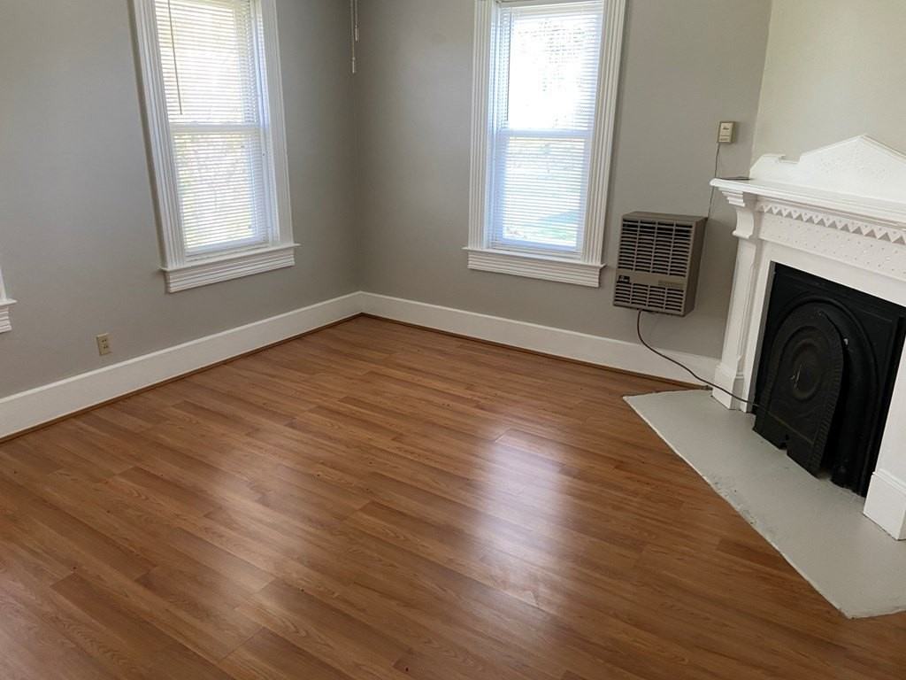 4686 Forest Road- upper apartment - Photo 4 of 6