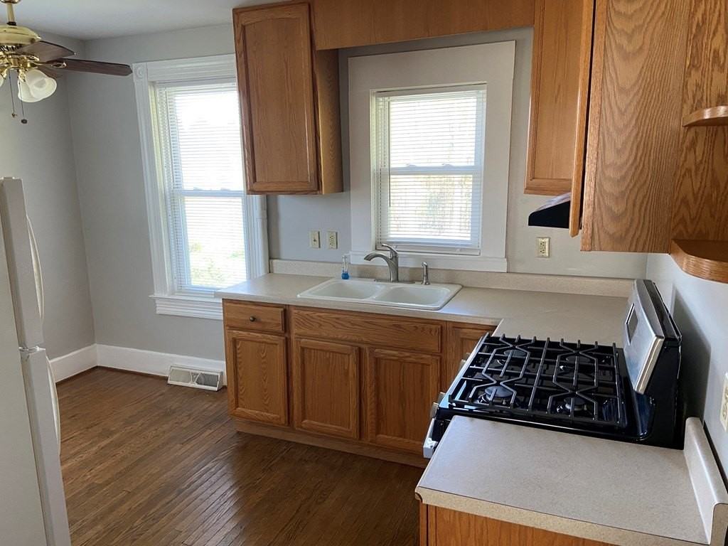 4686 Forest Road- upper apartment - Photo 5 of 6