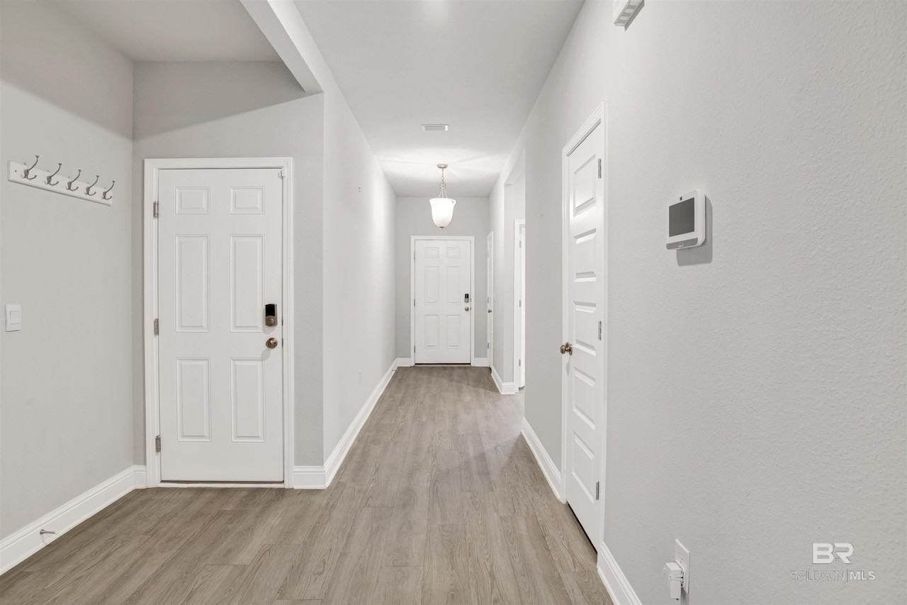 390 Gemini St - Photo 3 of 32