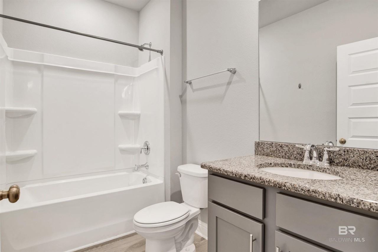 390 Gemini St - Photo 6 of 32