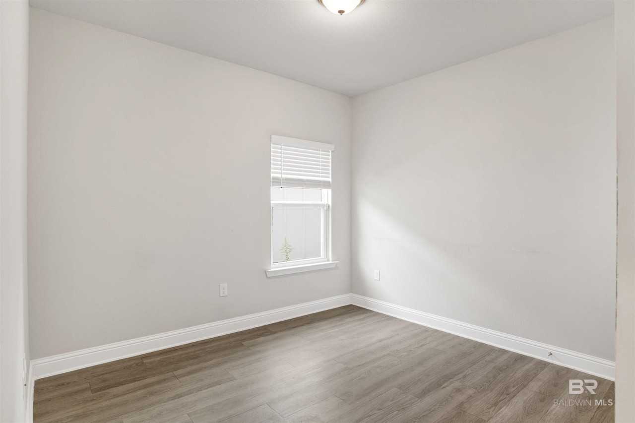 390 Gemini St - Photo 7 of 32