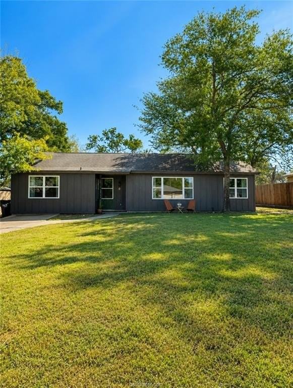 727 Mary Lake Dr