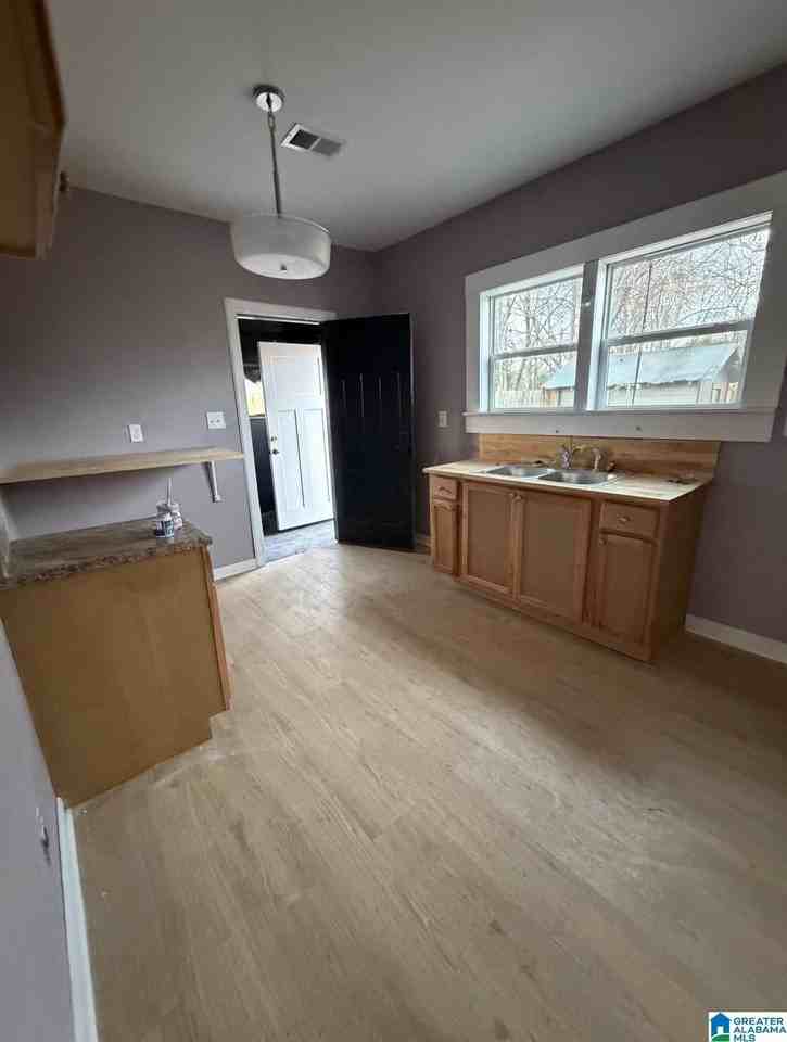 601 13th St N - Photo 5 of 7