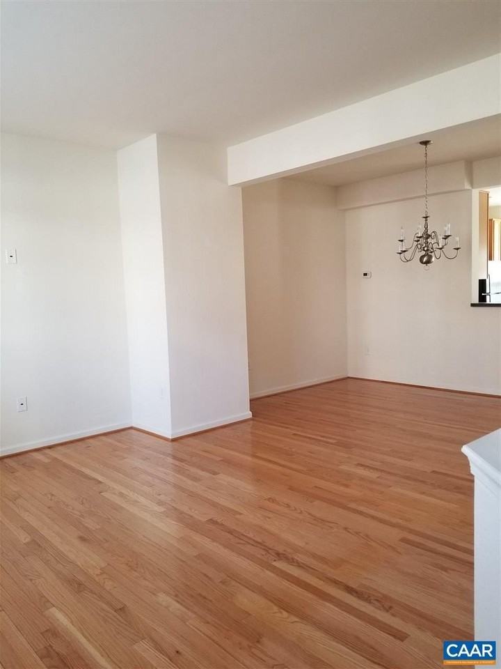 2442 Abington Dr - Photo 2 of 12