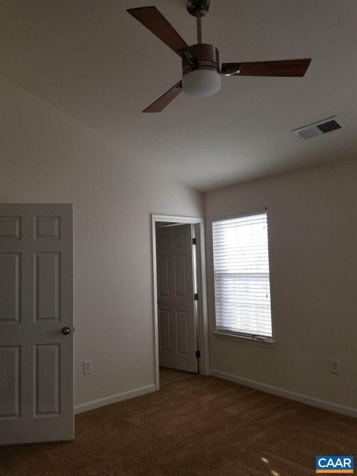 2442 Abington Dr - Photo 5 of 12