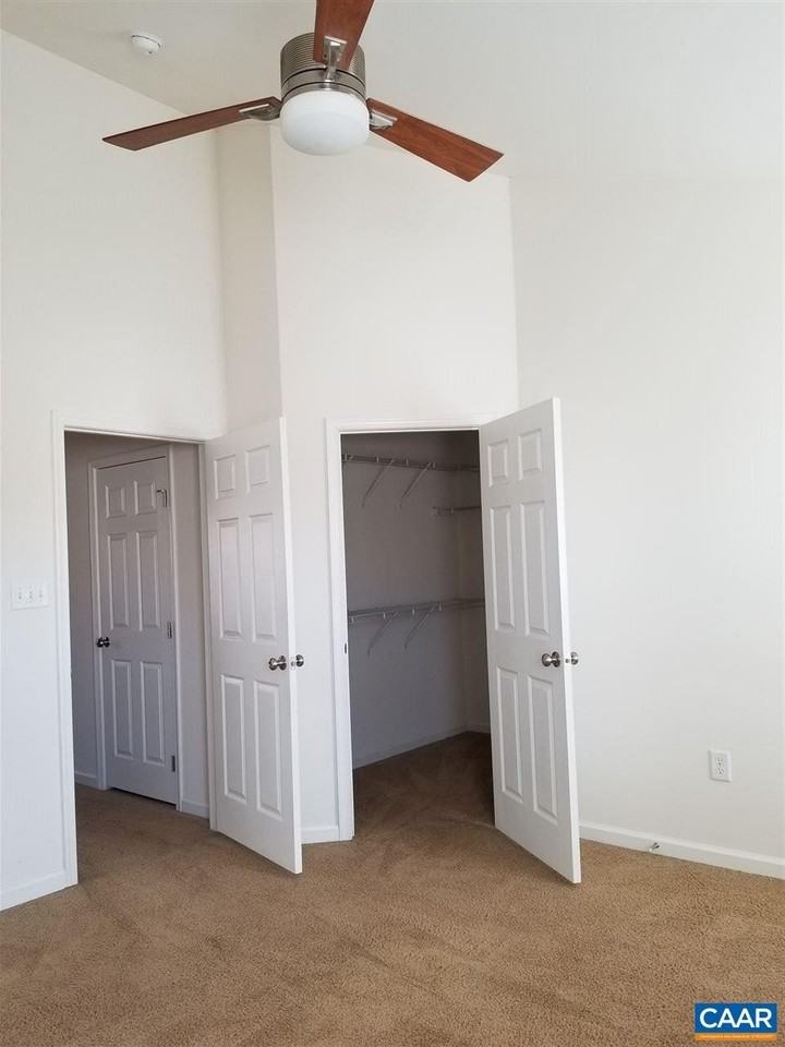 2442 Abington Dr - Photo 6 of 12
