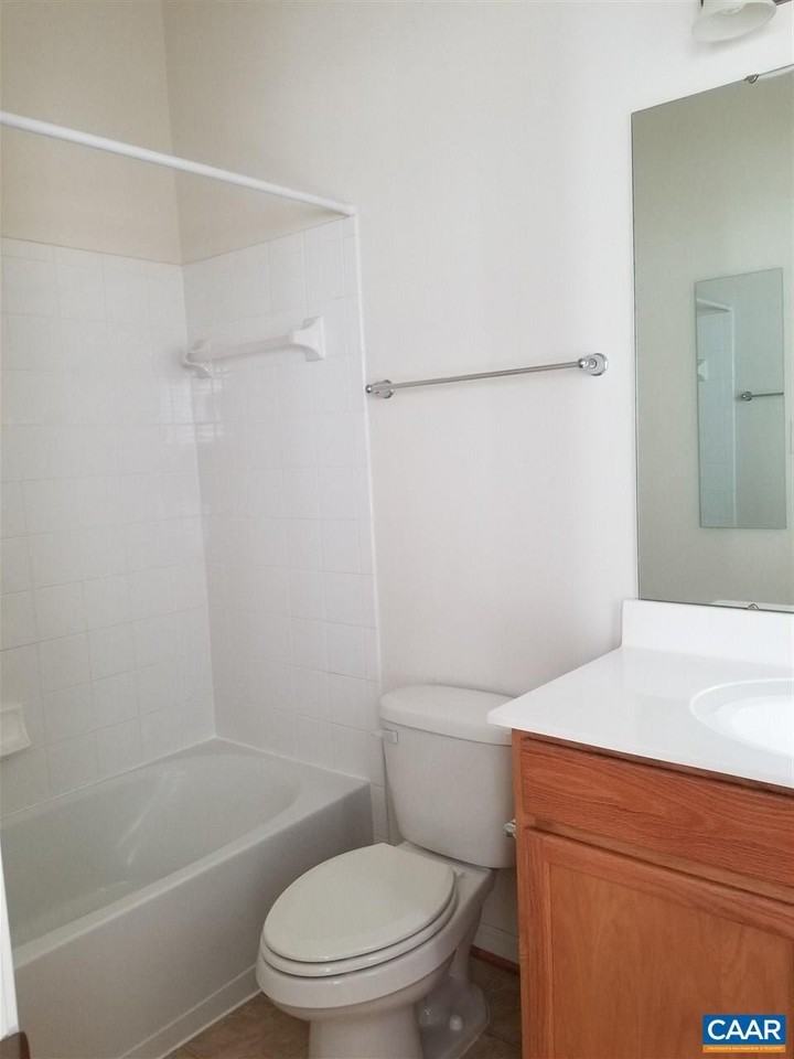 2442 Abington Dr - Photo 7 of 12