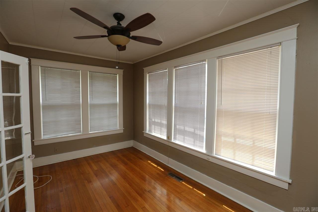 518 Ridgeway Dr - Photo 3 of 25