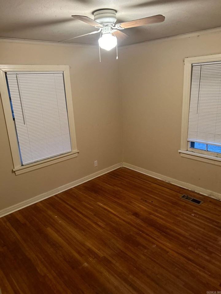 4512 Rogers St - Photo 4 of 7
