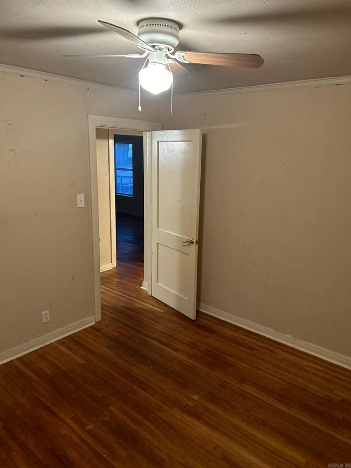 4512 Rogers St - Photo 5 of 7