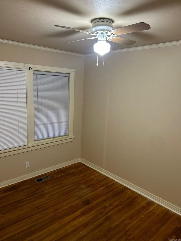 4512 Rogers St - Photo 6 of 7