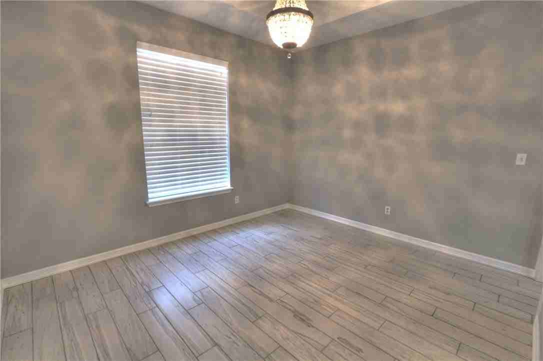 7714 Odessa Dr - Photo 5 of 38