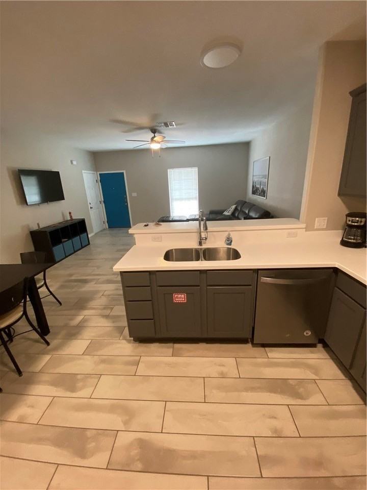 706 Military Dr - Photo 5 of 19