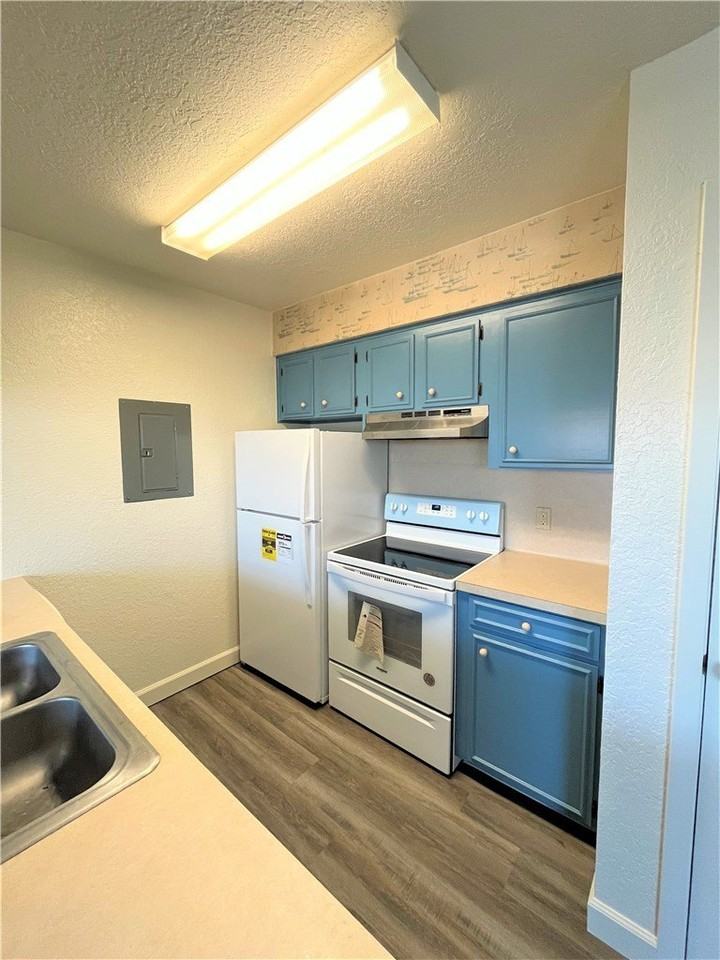 15209 Leeward Dr #B9 - Photo 3 of 8