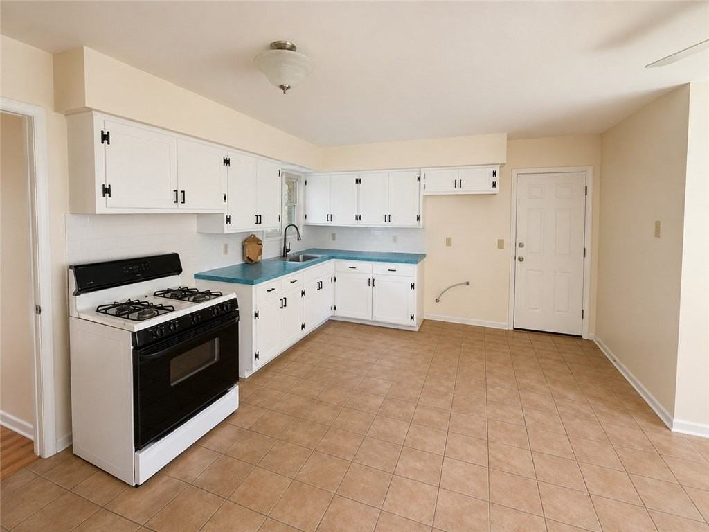 1013 Dolphin Pl - Photo 3 of 9