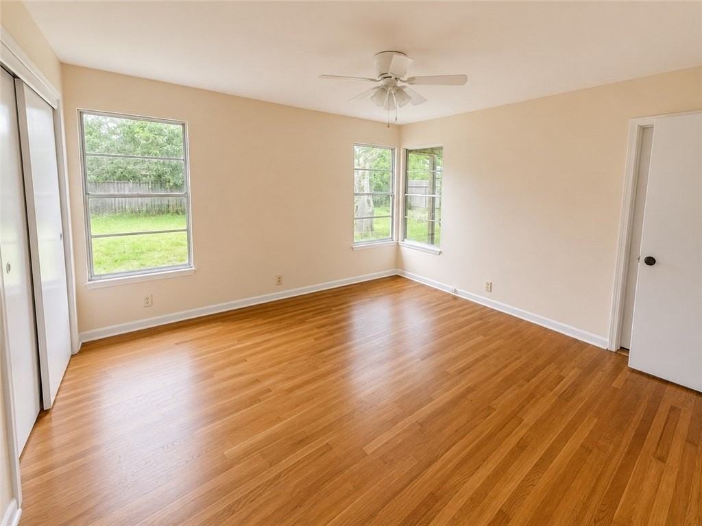 1013 Dolphin Pl - Photo 7 of 9