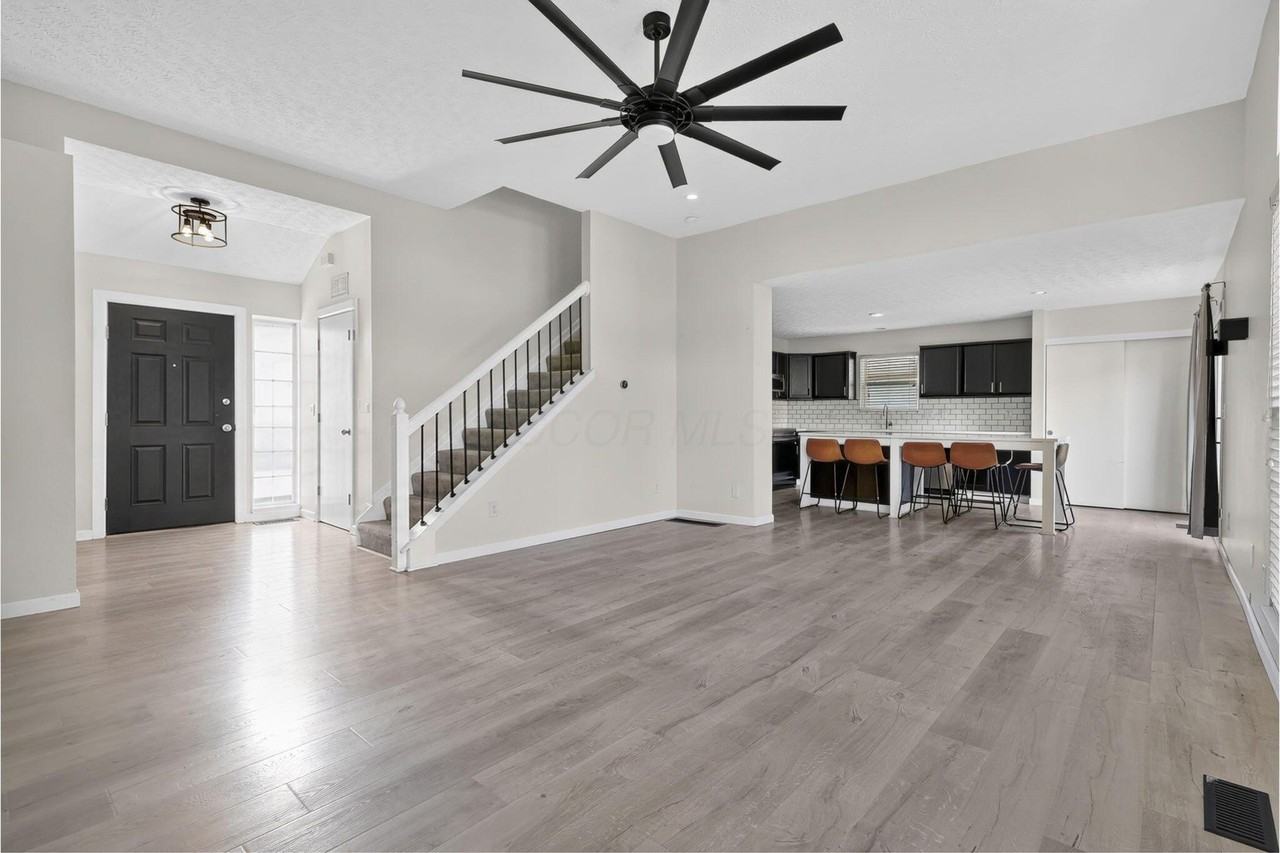 9166 Windy Creek Dr - Photo 5 of 39