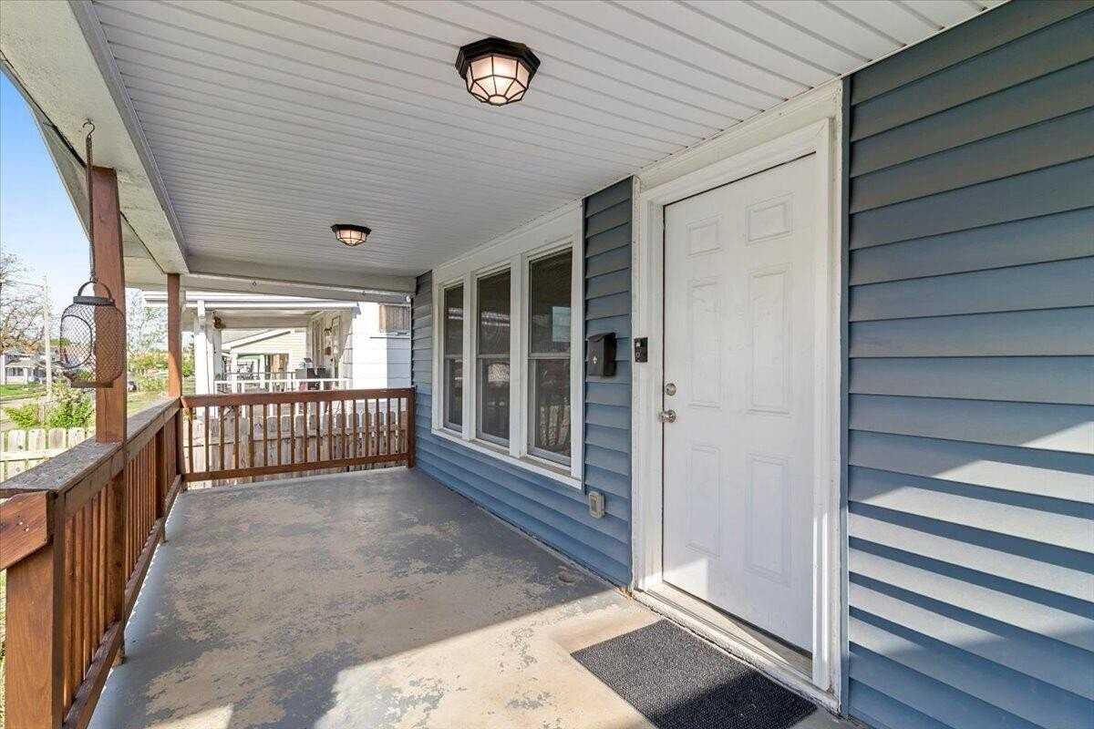 866 E Starr Ave - Photo 2 of 27