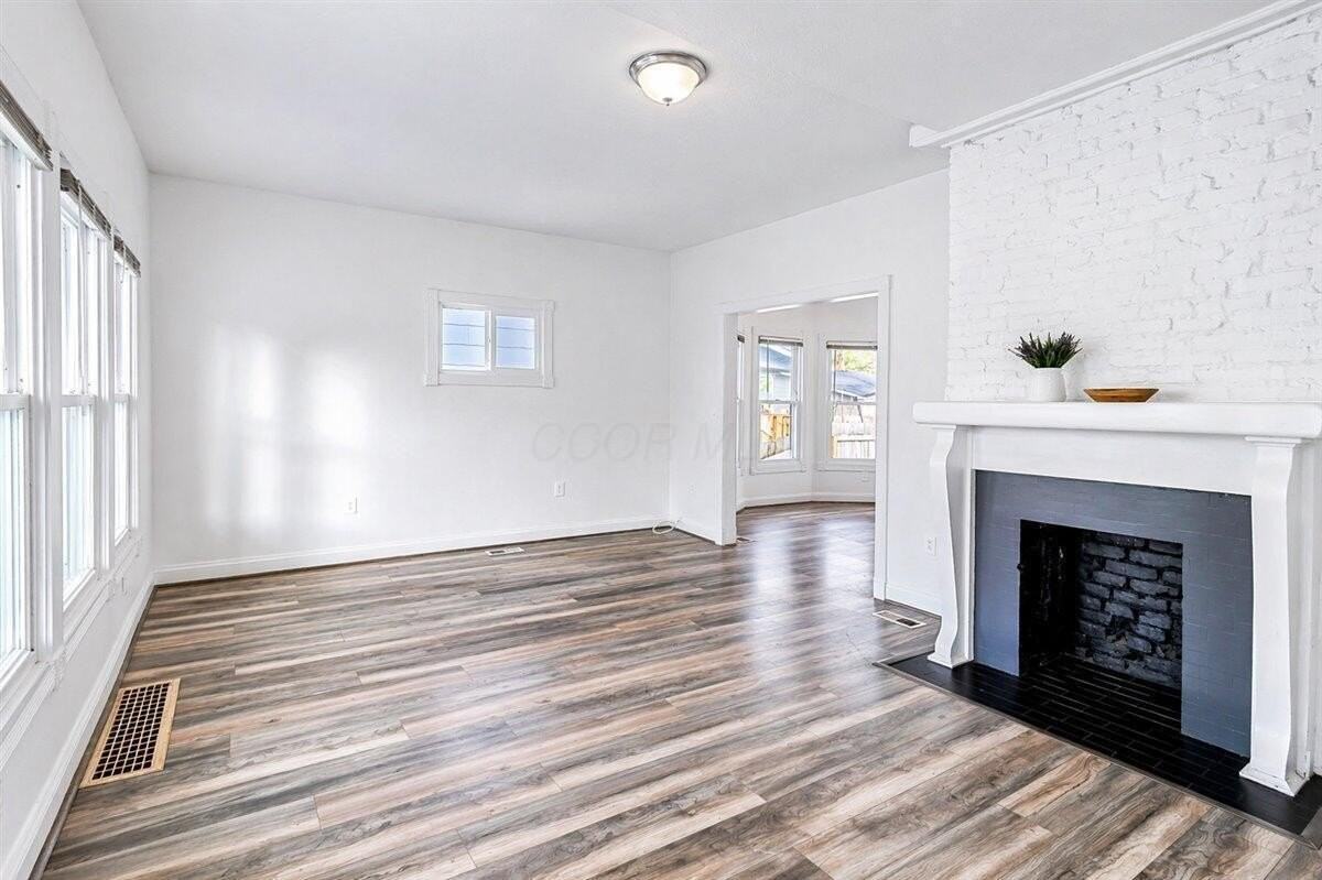 866 E Starr Ave - Photo 7 of 27